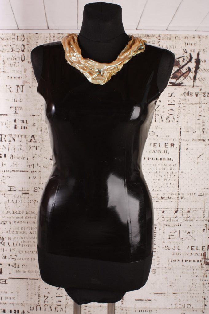 Latex Oberteil mit extravaganten Kragen