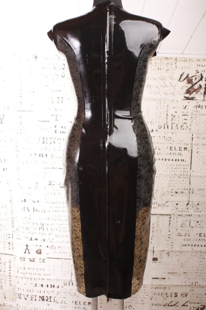 Damen Latexkleid mit V-Ausschnitt und kurzen Anschnittärmel, langer 2-Wege-Rücken-RV verdeckt eingearbeitet, knielang