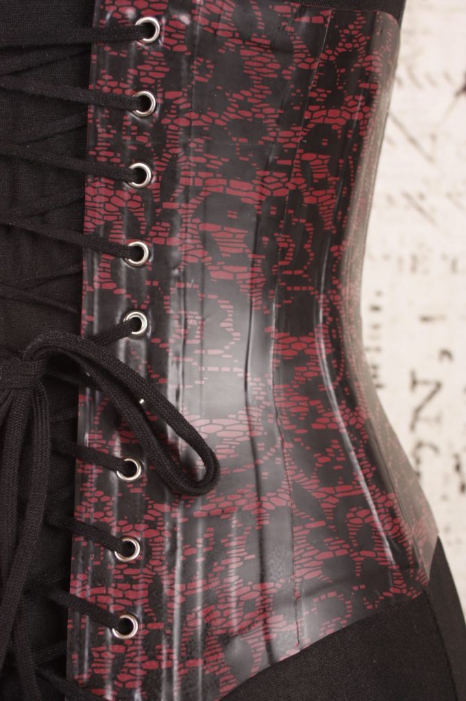 Latex Korsett in extravaganter Druckoptik