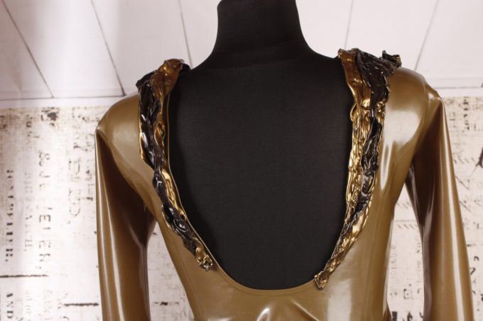 Latex Cocktailkleid mit der speziellen Extravaganz