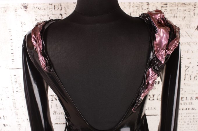 Latex Cocktailkleid mit der speziellen Extravaganz