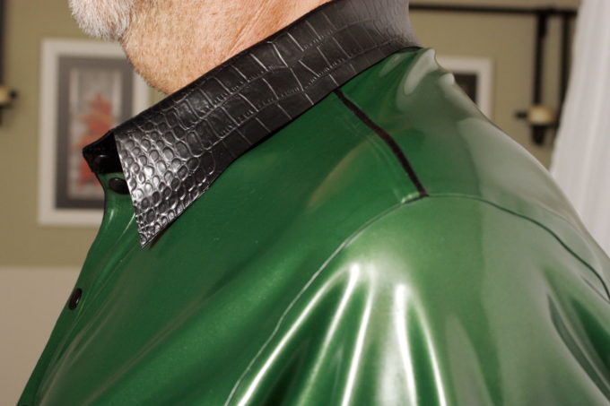 Latex Kurzarmhemd mit Druckknopfleiste, Kontraste in Struktur kroko