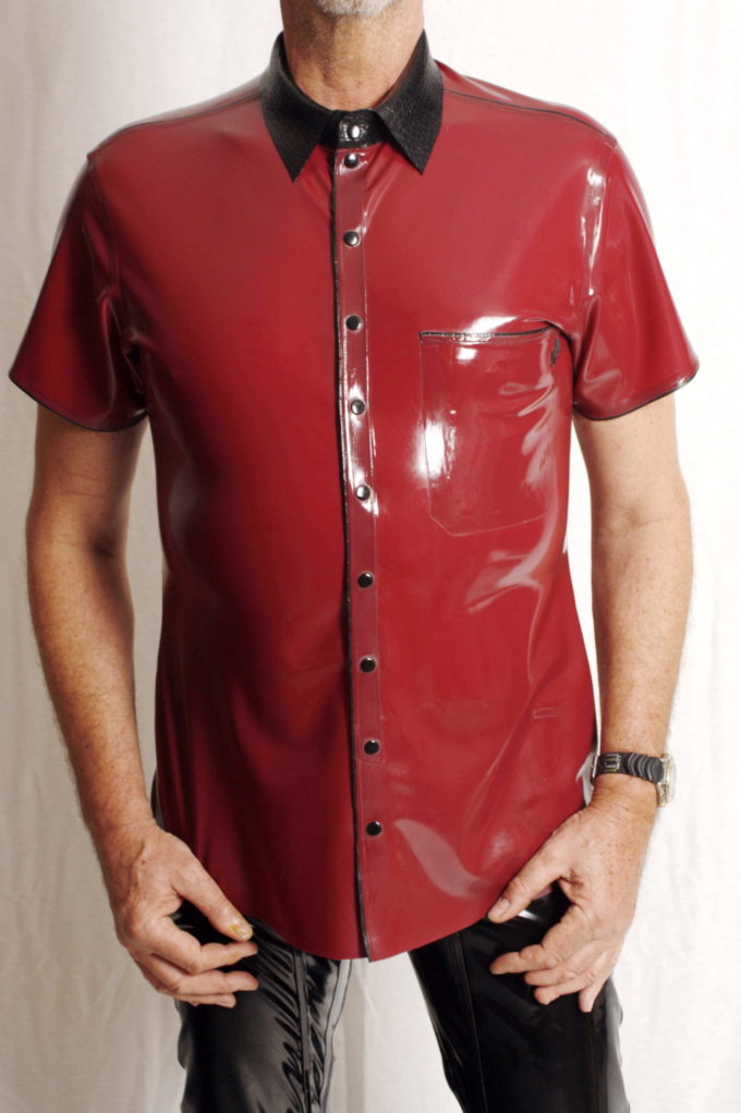Latex Kurzarmhemd mit Druckknopfleiste, Kontraste in Struktur kroko