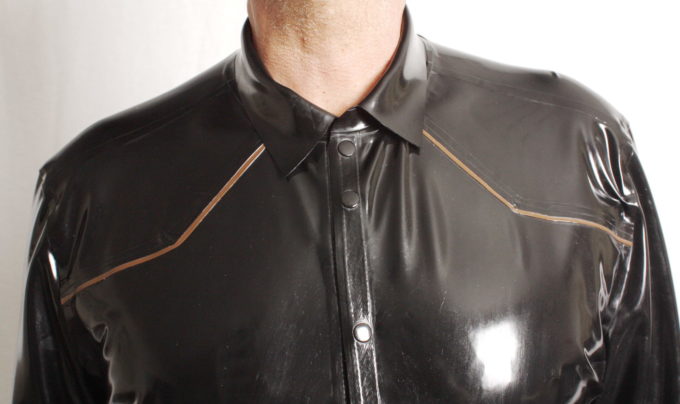 Latex Langarmhemd mit Druckknofleiste