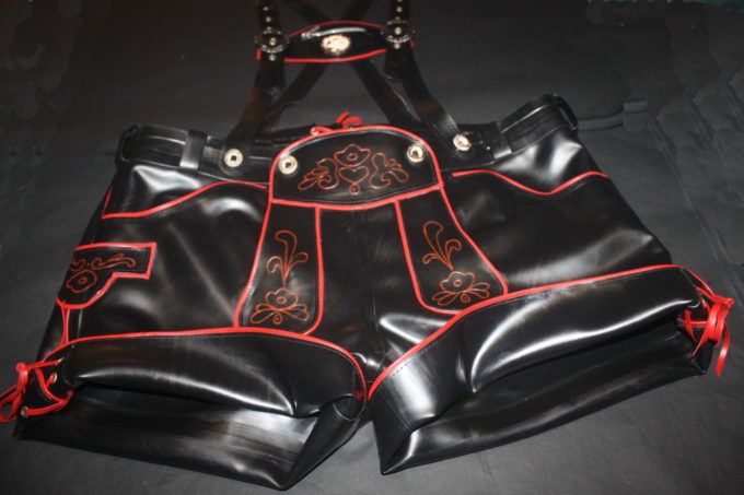 Latex Trachtenhose mit Latz
