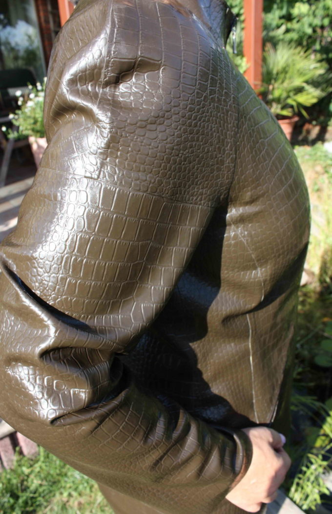 Damen Latex Jacke in Kroko Optik