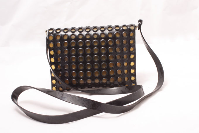 Latex Handtasche mit extravaganten Design in Schwarz/ Transparent