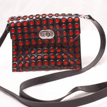 Latex Handtasche mit extravaganten Design in Schwar/ Rot