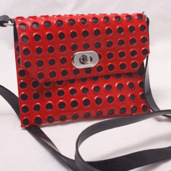 Latex Handtasche mit extravaganten Design in Rot/ Schwarz